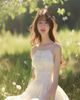 友田真希写真集初夏の記憶封面，清新夏日风格，友田真希身着白色连衣裙在阳光下微笑